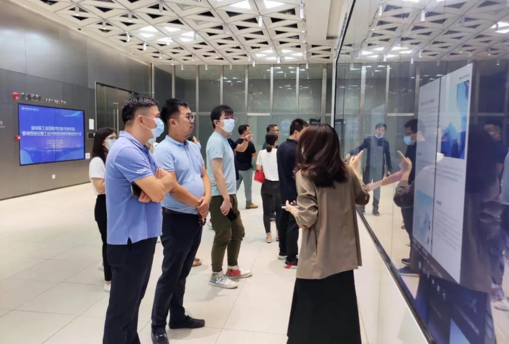 巖星專題 | 廣東工業設計城領導蒞臨深圳參觀深圳優秀企業博物館插圖(13)